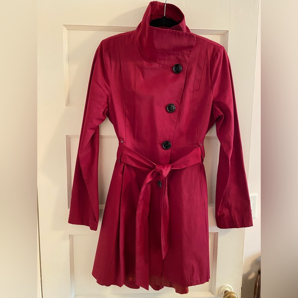Steve Madden red belted pea coat with black buttons. NWOT size M - Picture 2 of 13